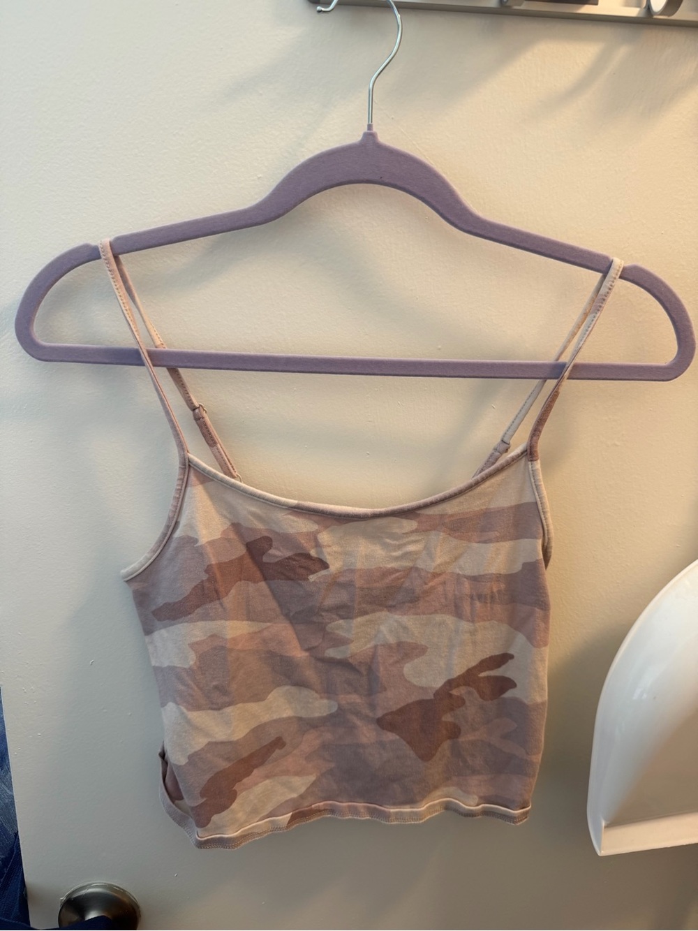 American Eagle Outfitters Mauve and Beige Camo Cropped Cami